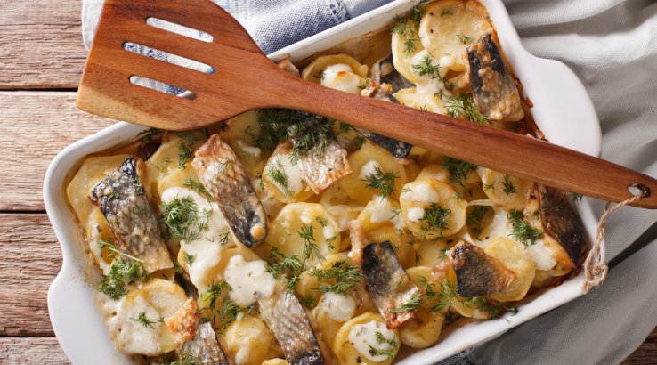 Оселедець, запечений з картоплею