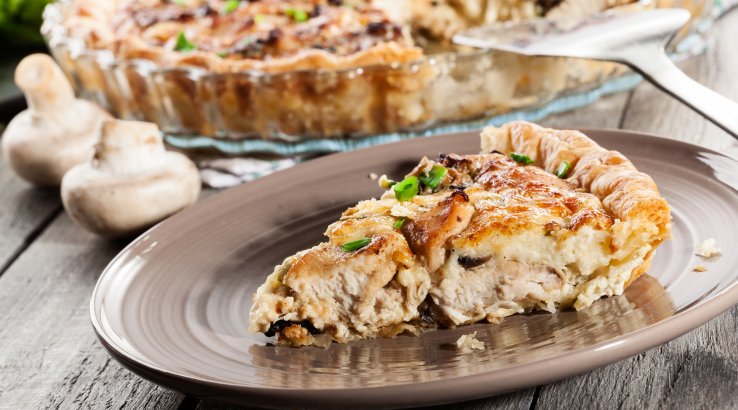 Курячий пиріг з листкового тіста з овочами