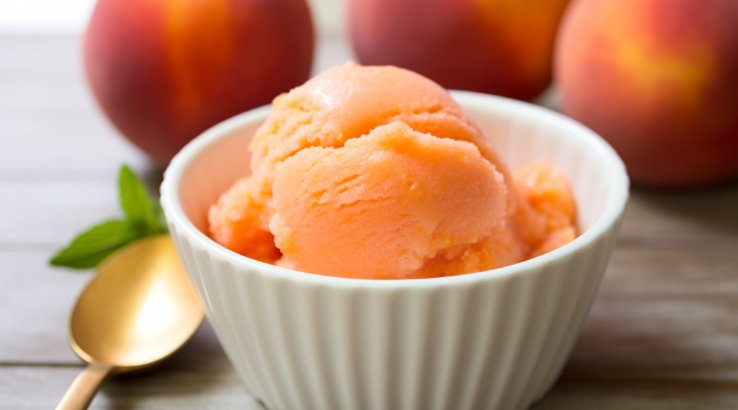 Сорбет з полуниці та персиків