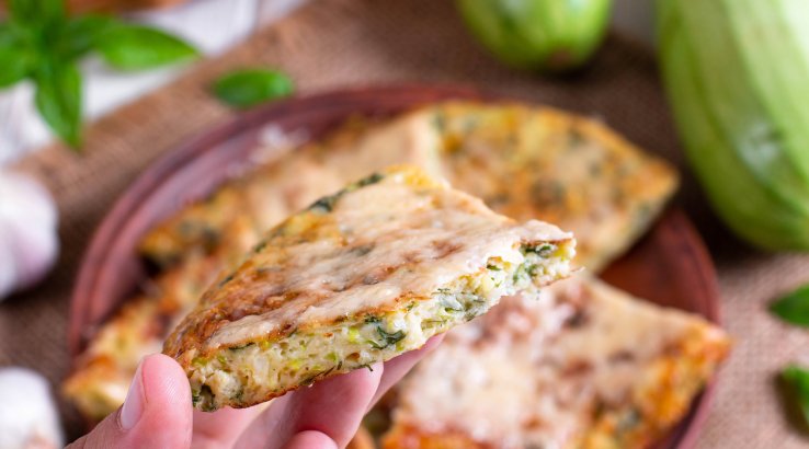 Кабачкові коржики з куркою