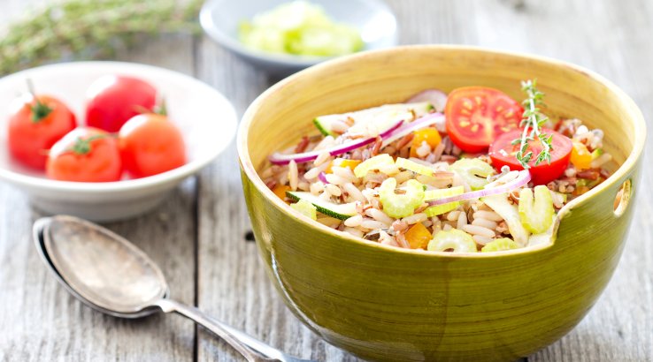 Салат с рисом и нутом