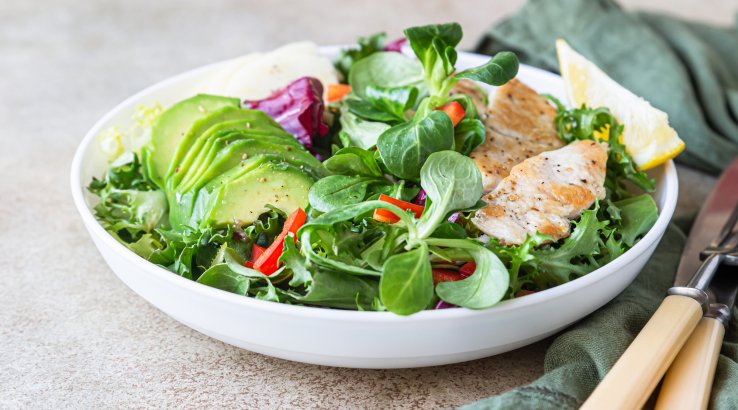 Салат з індичкою та авокадо