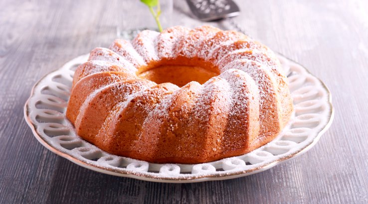 Кекс с миндалем и вареньем