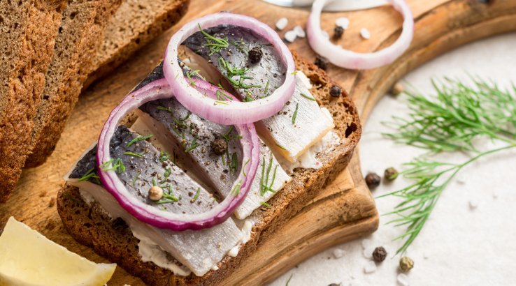 Корисний бутерброд з оселедцем