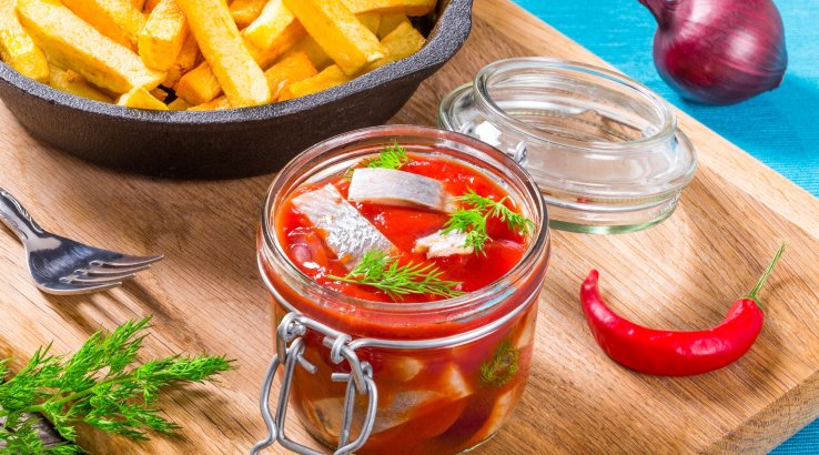 Оселедець по-корейськи у томатній пасті