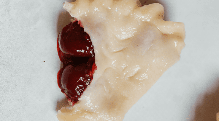 Вареник з вишнею