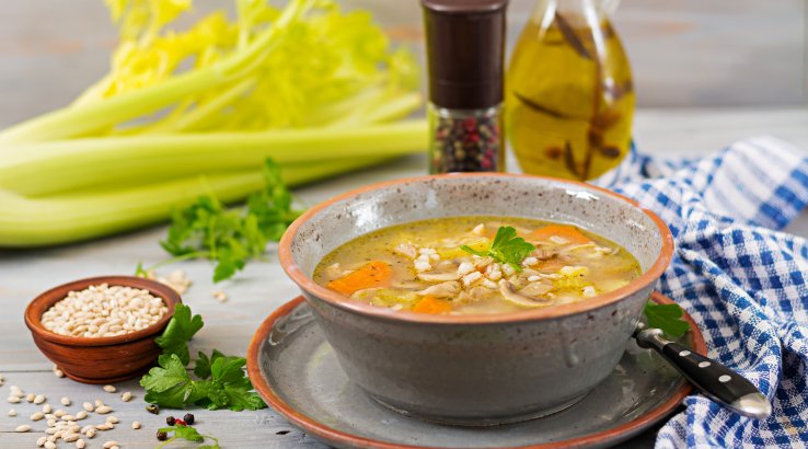 Перловий суп з куркою