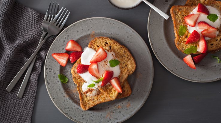 Тости з полуницею і кремом