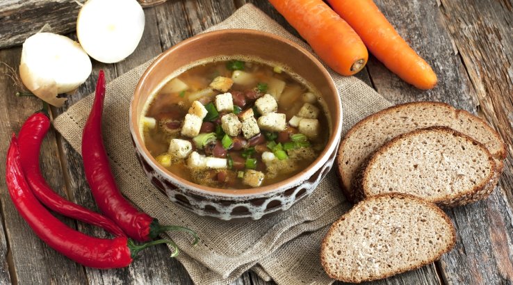 Суп з беконом та квасолею