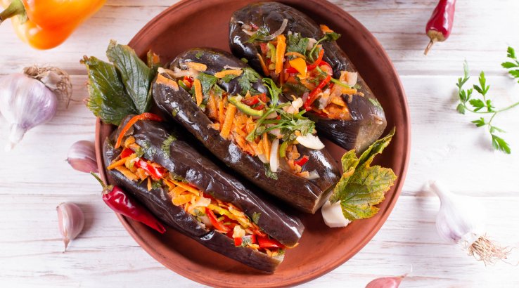 Квашені баклажани з морквою і перцем