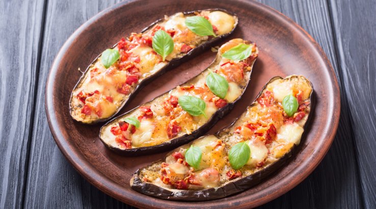 Фаршированные баклажаны под сыром