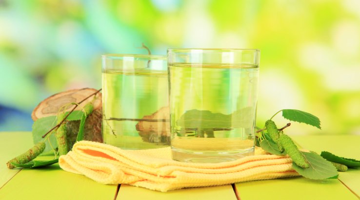 Квас із березового соку з родзинками