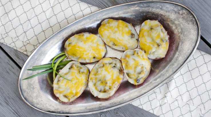 Запечена картопля, фарширована оселедцем