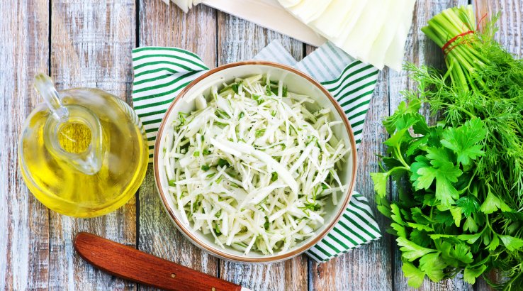 Салат з капусти і кольрабі