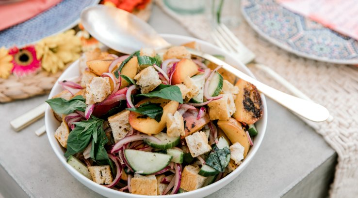 салат з огірками та персиками