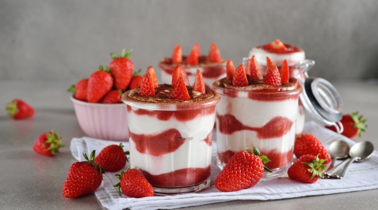 Полуничний трайфл із кремом