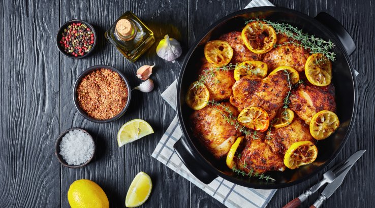 Курка з травами та цитрусами