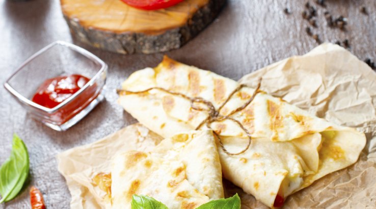 Лаваш з авокадо, сиром і яйцем