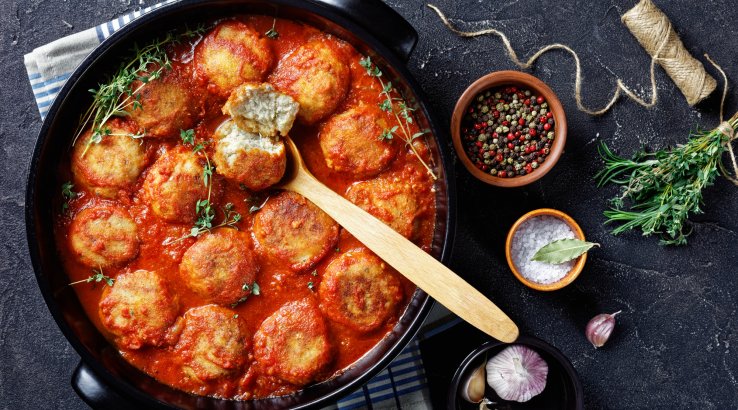 Фрикадельки в соусі