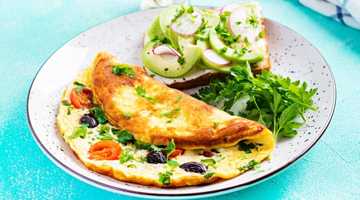 Омлет по-каліфорнійськи зі сметанним соусом