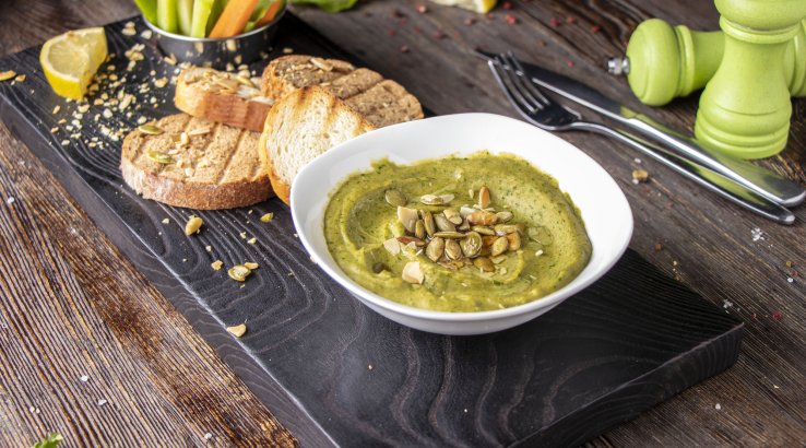 Хумус зі шпинатом