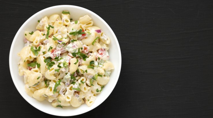 Салат з макаронами, болгарським перцем і майонезом