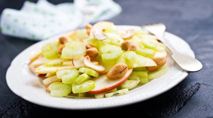 Салат із селерою і яблуком