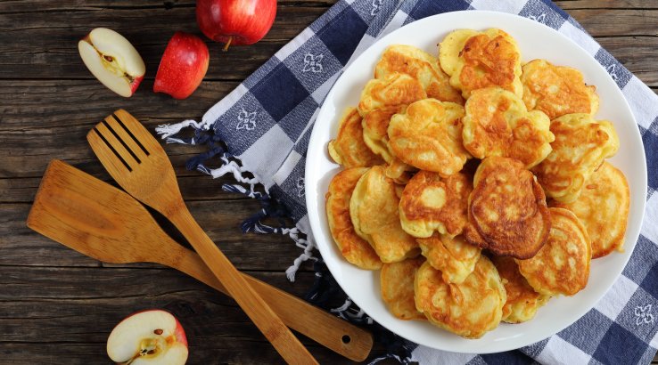 млинці з яблуками