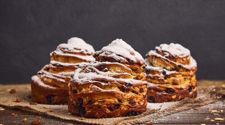 Великодні крафіни з родзинками