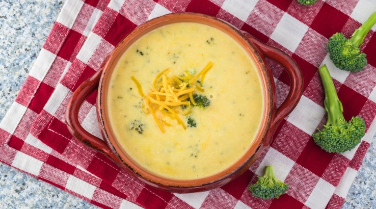 Крем-суп із броколі та чедером