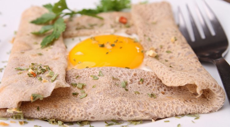 Гречані крепи із шинкою і яйцем