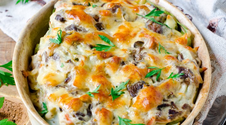 Молодая капуста в сливках с сыром