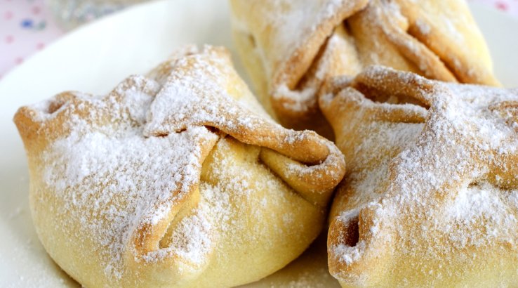 Мішечки з тіста зі сливами