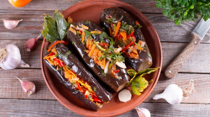 Фаршировані мариновані баклажани