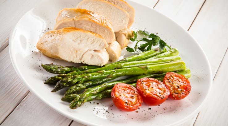 Курка зі спаржею