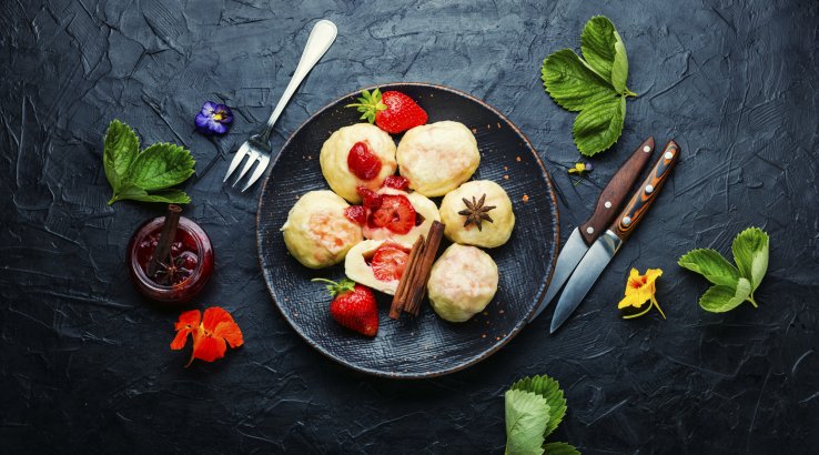 Чешские картофельные кндлики с клубникой