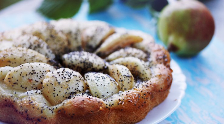 Пиріг з грушею і маком