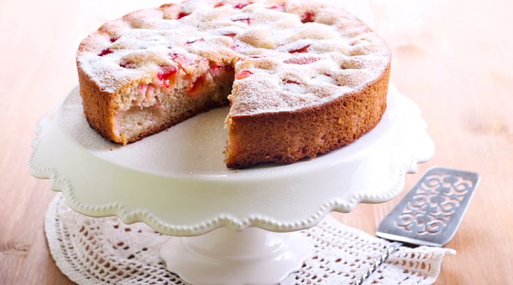 Шарлотка з яблуками й журавлиною