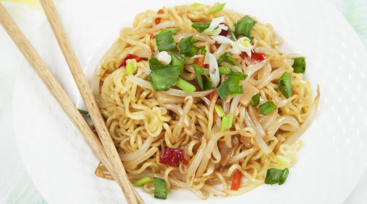 Лапша с зеленым луком