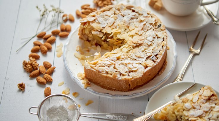 Пиріг з яблуками і мигдальними пластівцями