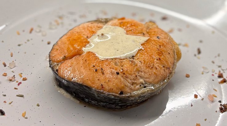 Червона риба з вершковим соусом