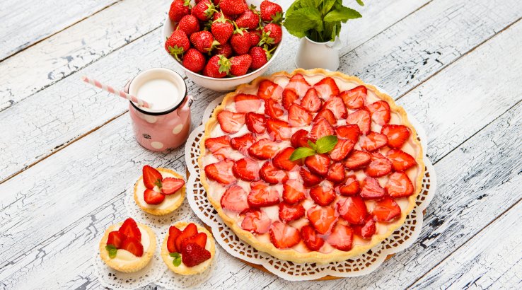 Тарт з полуницею та кремом Патисьєр
