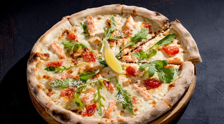 Піца з лососем і сиром