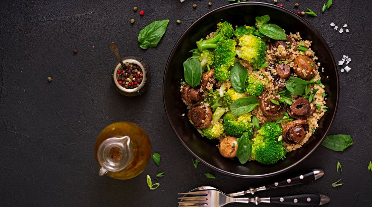 Теплий салат з кіноа