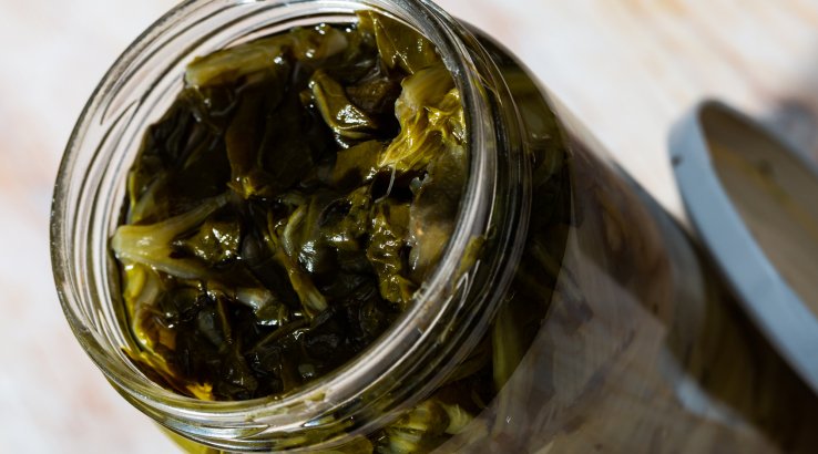 Маринованные стебли мангольда