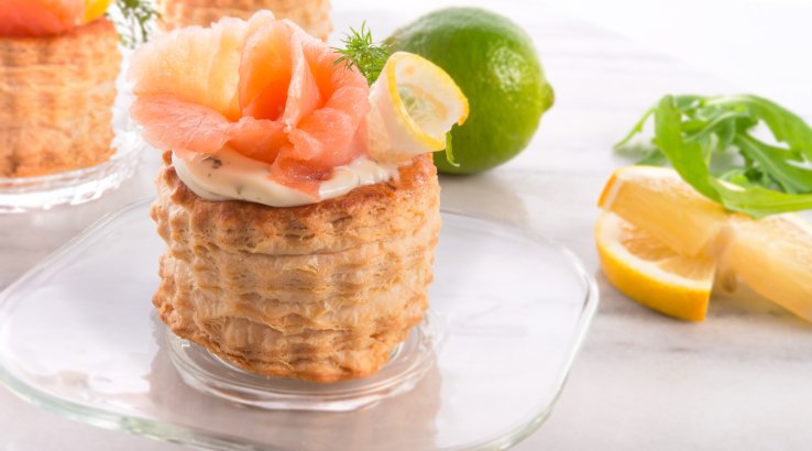 Воловани з червоною рибою та вершковим сиром