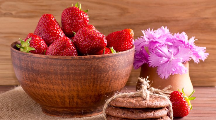 вівсяне печиво; свіжа полуниця