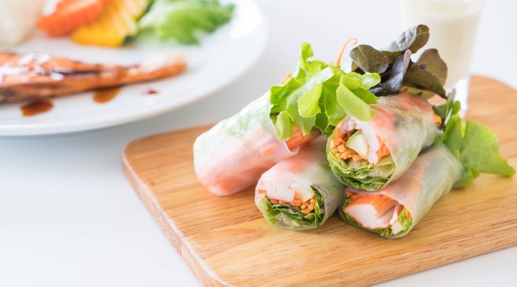 Спринг-роли з крабовими паличками та авокадо