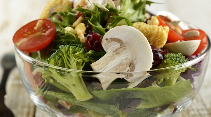 Салат з грибами та овочами