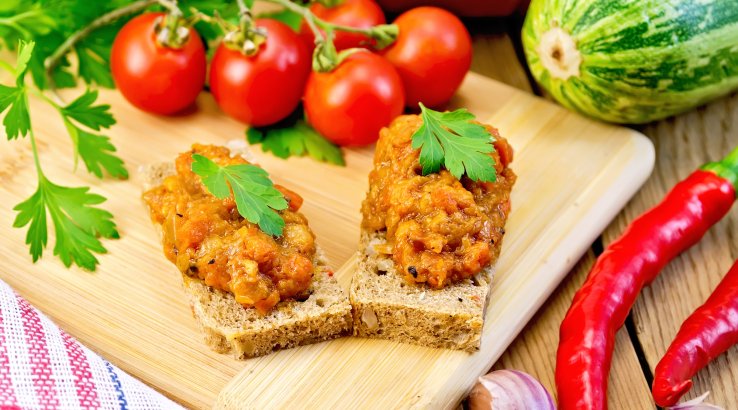 Консервований салат з кабачками